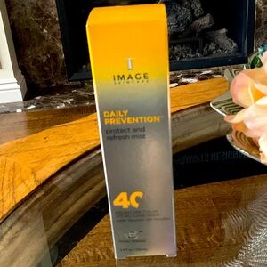 IMAGE SKINCARE DAILY PREVENTION 
protect and refresh must 40 SPF 3.4 oz